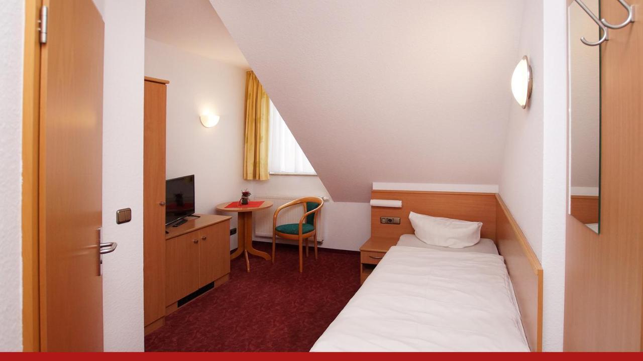 Hotel & Restaurant "Zur Linde" Spergau Εξωτερικό φωτογραφία