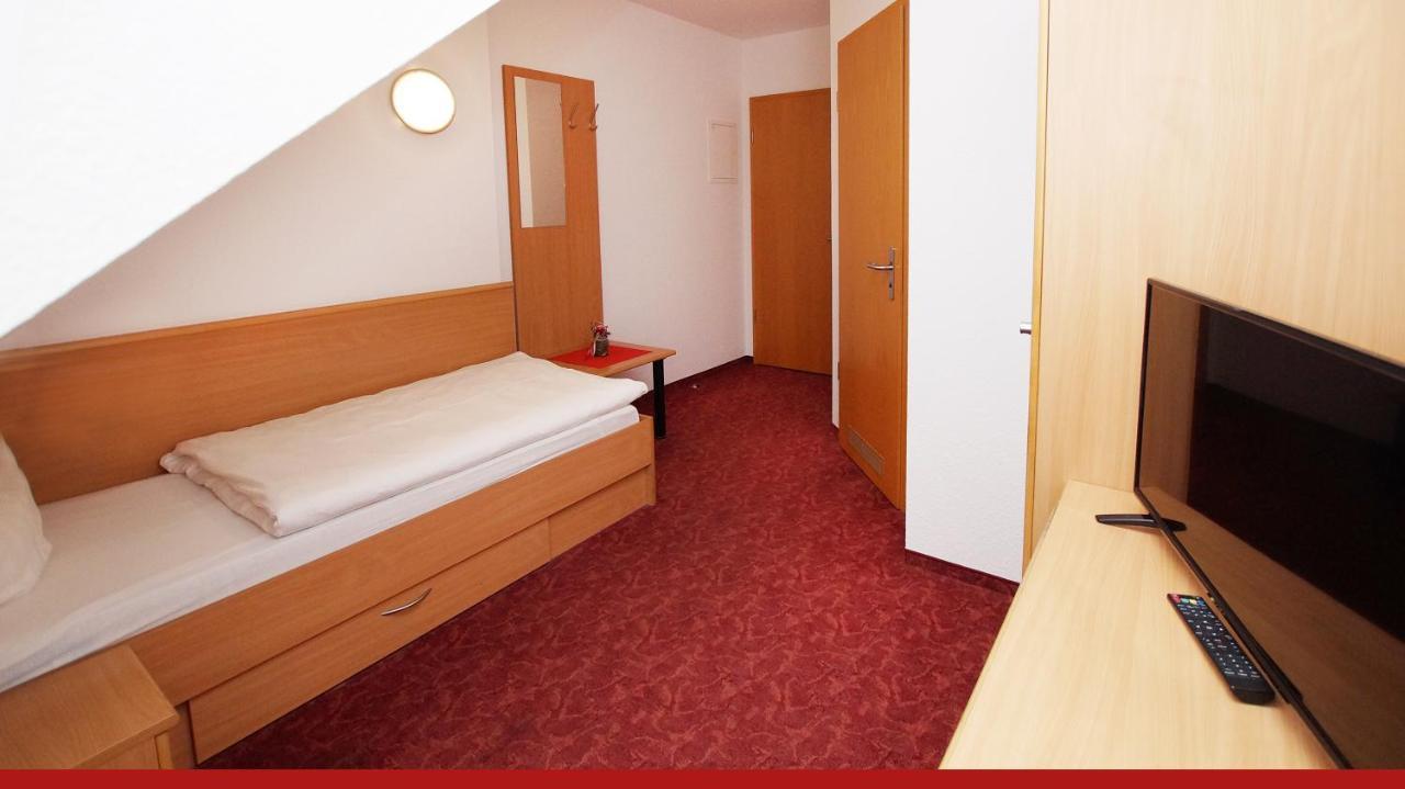 Hotel & Restaurant "Zur Linde" Spergau Εξωτερικό φωτογραφία