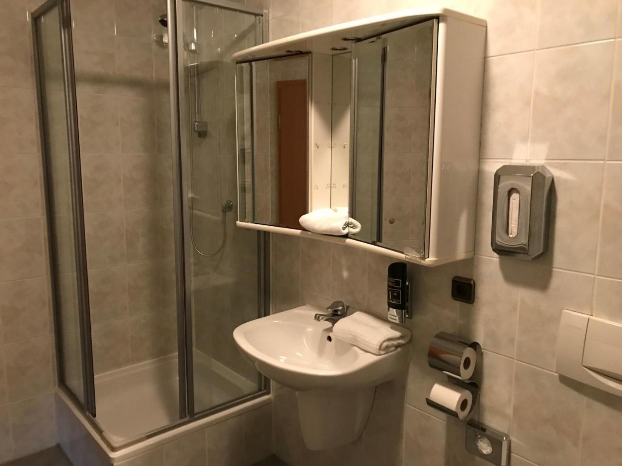 Hotel & Restaurant "Zur Linde" Spergau Εξωτερικό φωτογραφία
