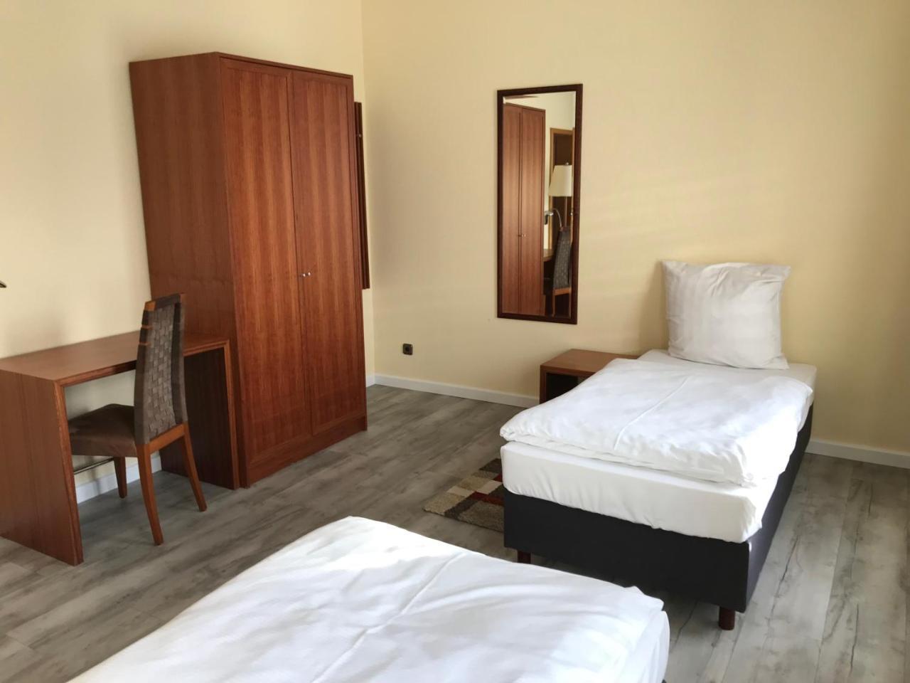 Hotel & Restaurant "Zur Linde" Spergau Εξωτερικό φωτογραφία